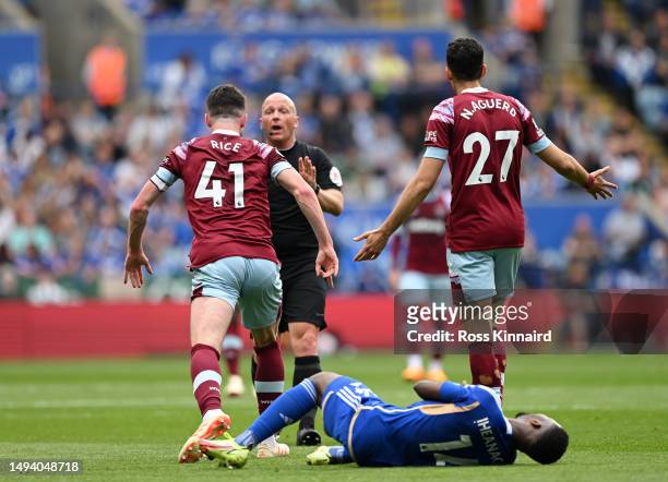 Declan Rice of West Ham United reacts to Referee Simon Hooper after challenging Kelechi Iheanacho of Leicester City during the Premier League match...