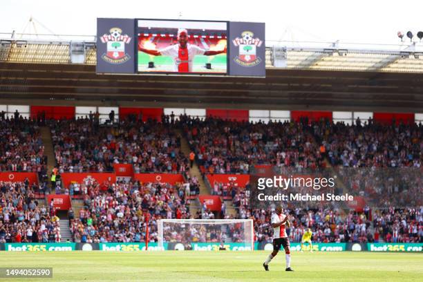 Theo Walcott of Southampton applauds the fans after he is substituted off on his final appearance for the club during the Premier League match...