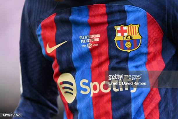 Detailed view of the shirt of an FC Barcelona player commemorating the last match played at Camp Nou, stating "Full of History Full of Future...