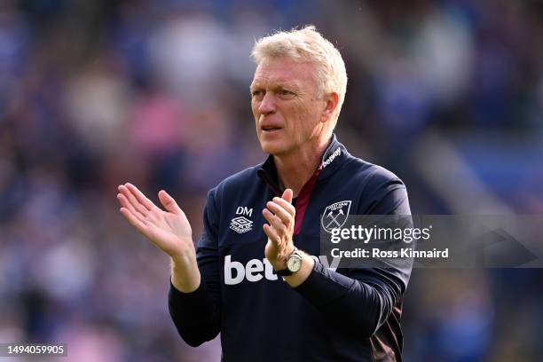 David Moyes, Manager of West Ham United, applauds the fans after the team's defeat during the Premier League match between Leicester City and West...