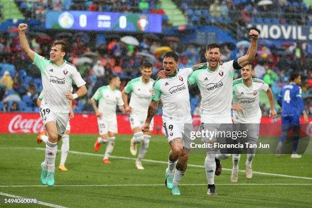 Chimy Avila of Osasuna celebrates with his teammates after scores the first goal of his team during the LaLiga Santander match between Getafe CF and...