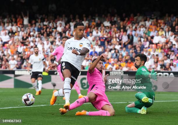 Justin Kluivert of Valencia CF is challenged by Brian Olivan of RCD Espanyol during the LaLiga Santander match between Valencia CF and RCD Espanyol...