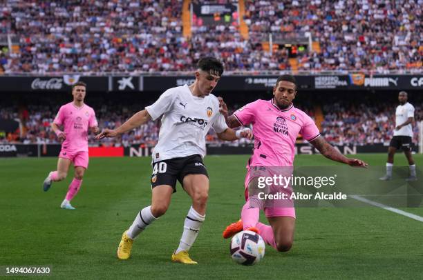 Diego Lopez of Valencia CF is challenged by Vinicius Souza of RCD Espanyol during the LaLiga Santander match between Valencia CF and RCD Espanyol at...