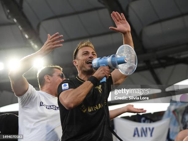 Stefan Radu of SS Lazio calls the backing vocals on the megaphone at the end of the Serie A match between SS Lazio and US Cremonese at Stadio...