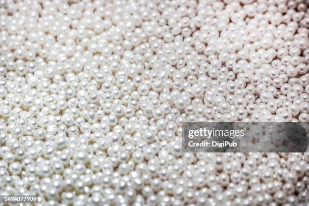 pearl-like plastic beads - perlen stock-fotos und bilder