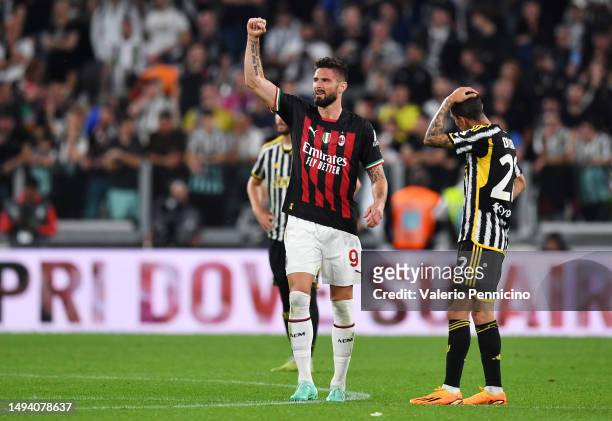 Olivier Giroud of AC Milan celebrates after scoring the team's first goal during the Serie A match between Juventus and AC MIlan at Allianz Stadium...