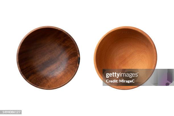 brown wood bowl isolated on white - bol et saladier photos et images de collection