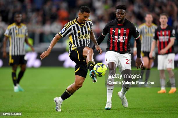 Danilo of Juventus battles for possession with Divock Origi of AC Milan during the Serie A match between Juventus and AC MIlan at Allianz Stadium on...