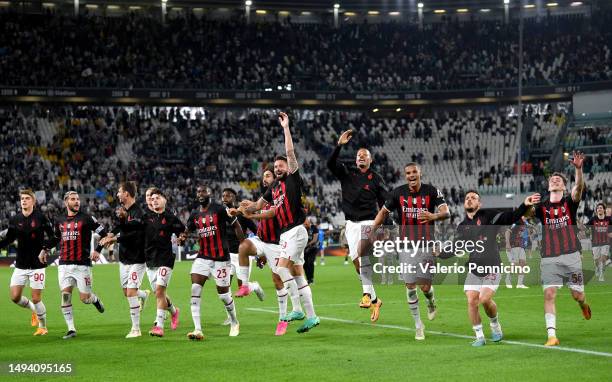 Players of AC Milan celebrate following the Serie A match between Juventus and AC MIlan at Allianz Stadium on May 28, 2023 in Turin, Italy.