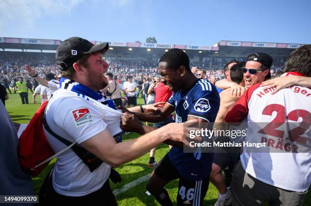 Hamburger SV fans celebrate with Elijah Krahn of HSV after the team's victory, before 1. FC Heidenheim 1846 scored a last minute goal, to confirm...