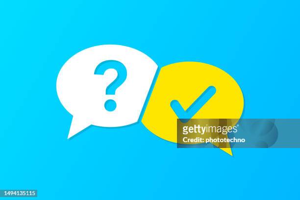 question concept - speech bubble with question message sitting over blue background. vector on isolated blue background. - faq 幅插畫檔、美工圖案、卡通及圖標