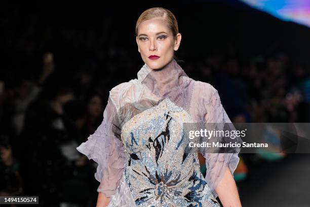 Model Gianne Albertoni walks the runway at Lino Villaventura fashion show during Sao Paulo Fashion Week N55 SPFW Fall/Winter 2024 at Komplexo Tempo...