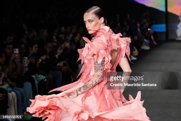 Model Vivi Orth walks the runway at Lino Villaventura fashion show during Sao Paulo Fashion Week N55 SPFW Fall/Winter 2024 at Komplexo Tempo on May...