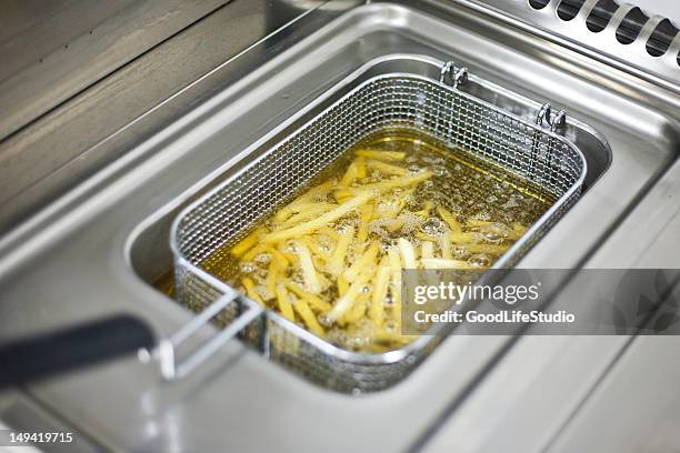 preparing french fries - deep fried stockfoto's en -beelden