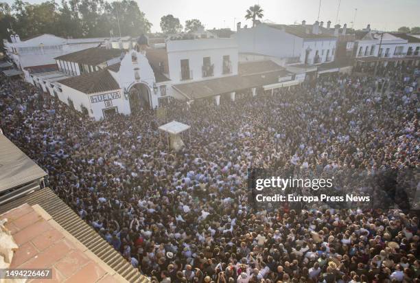 The Virgin of El Rocio processions through the streets of the village, May 29 in El Rocio . The Virgin of El Rocio leaves her Hermitage after the...