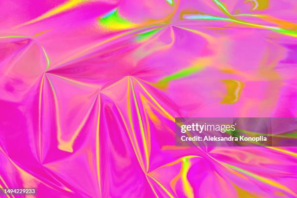 festive holographic neon magenta, hot pink, yellow, green texture. 80s, 90s, 2000s retro vibe barbiecore, kawaii, kidcore, bimbocore, gurokawa background. - muñeca barbie fotografías e imágenes de stock