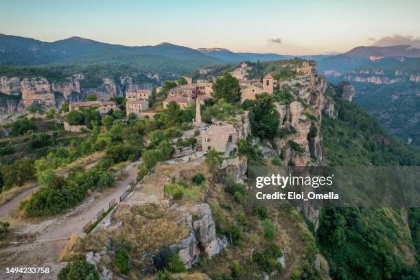 siurana village in the province of tarragona (spain) - costa dorada stock pictures, royalty-free photos & images