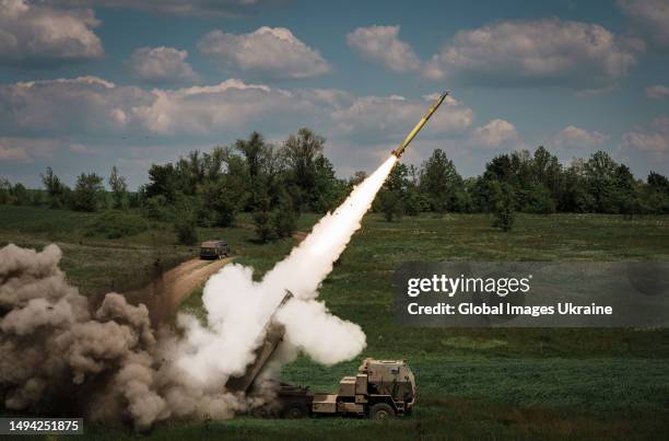 Launches a rocket on the Bakhmut direction on May 18, 2023 in Donetsk Oblast, Ukraine. Ukraine received the HIMARS as part of international military...