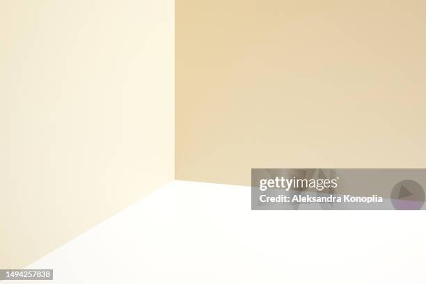 minimal empty beige, cream, white 3d room background. modern studio showcase with copy space. trendy place to advertise your products. luxury stage concept for cosmetic, beauty, fashion, product mock-up design template presentation - beauty cosmetic luxury studio background stock-fotos und bilder