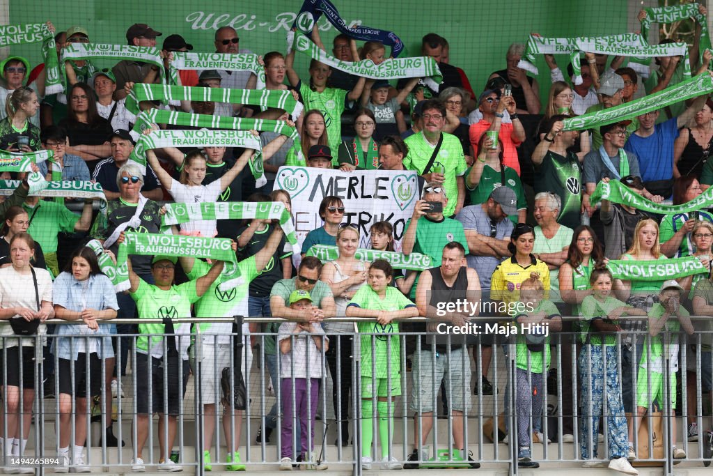 VfL Wolfsburg v Sport-Club Freiburg - FLYERALARM Frauen-Bundesliga