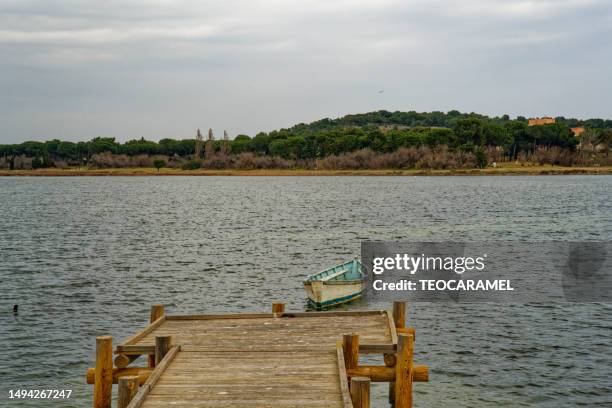 pontoon of gruissan - narbona fotografías e imágenes de stock