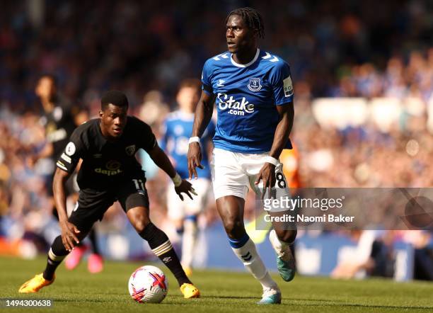 Newcastle monitoring Everton’s 21-year-old midfielder