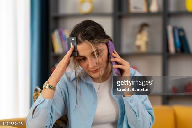 worried woman call bank unable pay by card - e commerce payment stockfoto's en -beelden