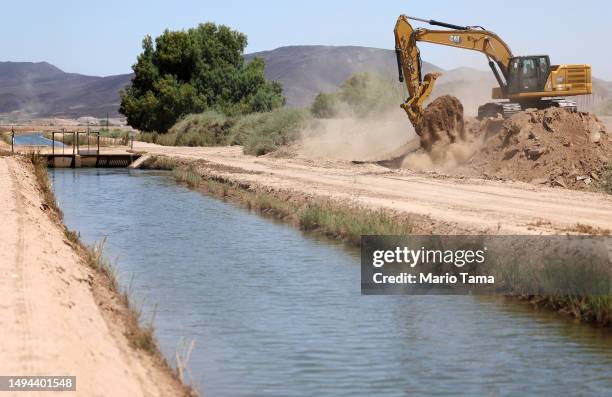 Backhoe Water 104 Water Scooping Machine Stock Photos, High-Res Pictures, and Images ...