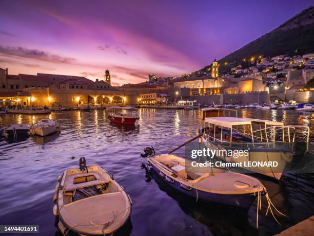 pink sky above dubrovnik old port at sunset. - dubrovnik old town stock pictures, royalty-free photos & images