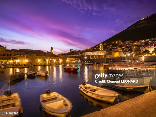 pink sky above dubrovnik old town and harbor at sunset, croatia. - dubrovnik old town stock pictures, royalty-free photos & images