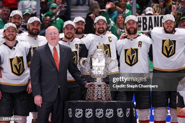 The Vegas Golden Knights pose with the Clarence Campbell Bowl and NHL deputy commissioner Bill Daly after defeating the Dallas Stars 6 - 0 in Game...