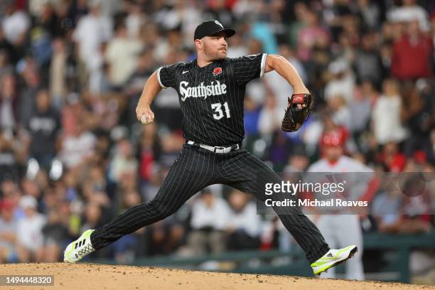 Liam Hendriks of the Chicago White Sox delivers a pitch against the Los Angeles Angels during the eighth inning at Guaranteed Rate Field on May 29,...
