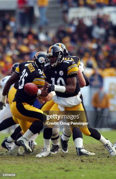 Kordell Stewart of the Pittsburgh Steelers aims to hand off the ball during the AFC divisional playoff game against the Baltimore Ravens at Heinz...