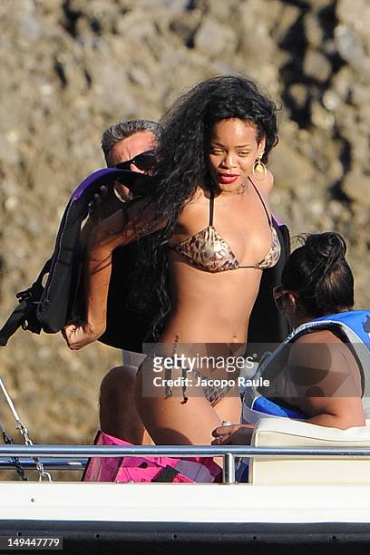 callejón Viaje playa 105 Rihanna Swimsuit Photos and Premium High Res Pictures - Getty Images