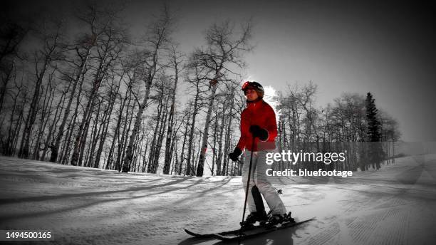 skiing in colorado, usa - bluefootage fotografías e imágenes de stock