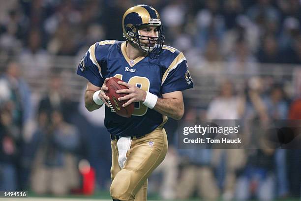 Kurt Warner of the St.Louis Rams carries the ball during the game against the Green Bay Packers at the Dome at America's Center in St.Louis,...