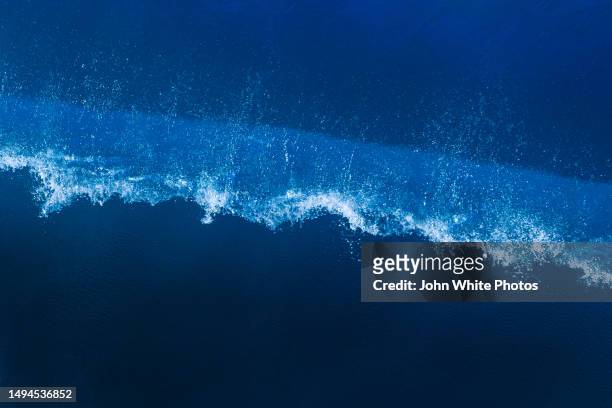 breaking wave. southern ocean. south australia. - antarctic ocean stock pictures, royalty-free photos & images