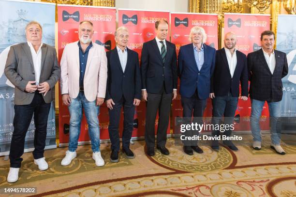 Les Luthiers Roberto Antier, Martin O'Connor, Jorge Maronna, guest, Carlos Lopez, Tomas Mayer and Horacio "Tato" Turano attend the Les Luthiers...