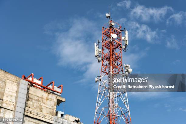 view of 3g, 4g and 5g cellular networks communications tower - 3g stock pictures, royalty-free photos & images