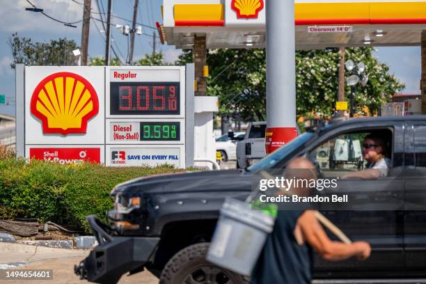 4,054 Petrol Station Shell Stock Photos, High-Res Pictures, and Images ...