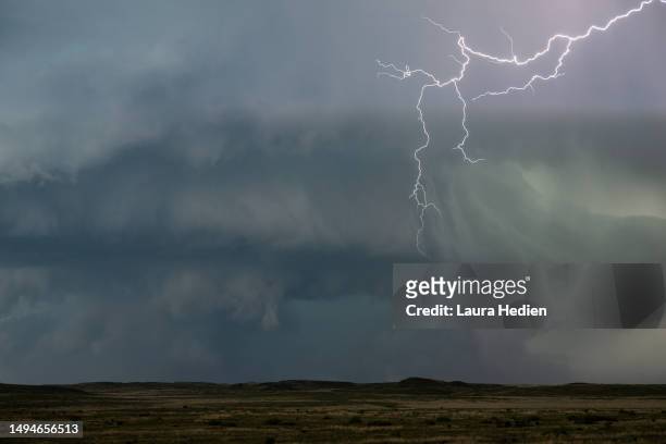 lightning storms in the great plains - country texas lightning - fotografias e filmes do acervo