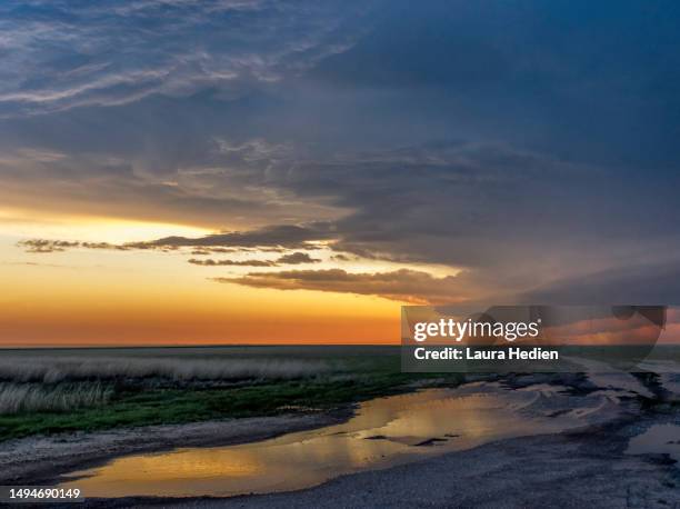 dramatic reflections, clouds and storms on the plains at sunset - great plains fotografías e imágenes de stock