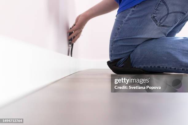 man removing old baseboard - white floor skirting board stock pictures, royalty-free photos & images