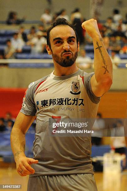 Ricardinho of Nagoya Oceans celebrates the win after the F.League match between Bardral Urayasu and Nagoya Oceans at Urayasu Gymnasium on July 29,...