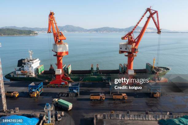 bulk ship is unloading at port - crane vessel stock pictures, royalty-free photos & images
