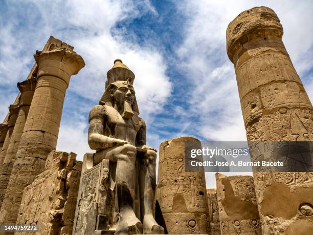 statue inside the temple of the luxor temple in egypt. - faraón fotografías e imágenes de stock