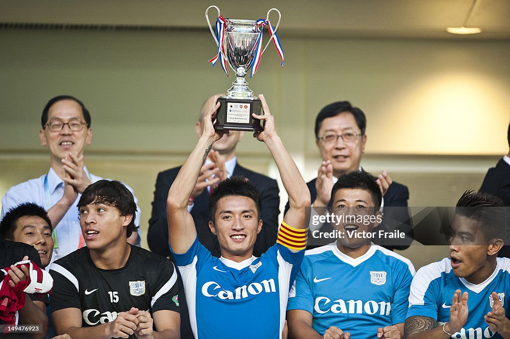 Kitchee Player Players of Kitchee FC celebrates with trophy at the end of the... News ...