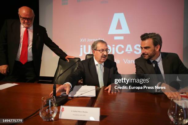 The mayor of Sarria, Claudio Garrido; the president of the General Council of the Judiciary, Rafael Mozo and the provincial president of the PP of A...