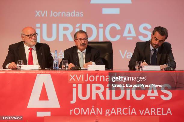 The mayor of Sarria, Claudio Garrido; the president of the General Council of the Judiciary, Rafael Mozo and the provincial president of the PP of A...