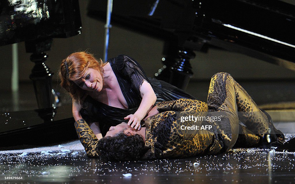 Emily Magee As Ariadne And Jonas Kaufmann As Bacchus Perform On Stage